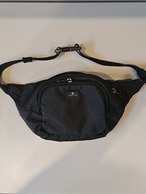 Eagle Creek Black Waist Pack - Compact Men’s Hip Bag